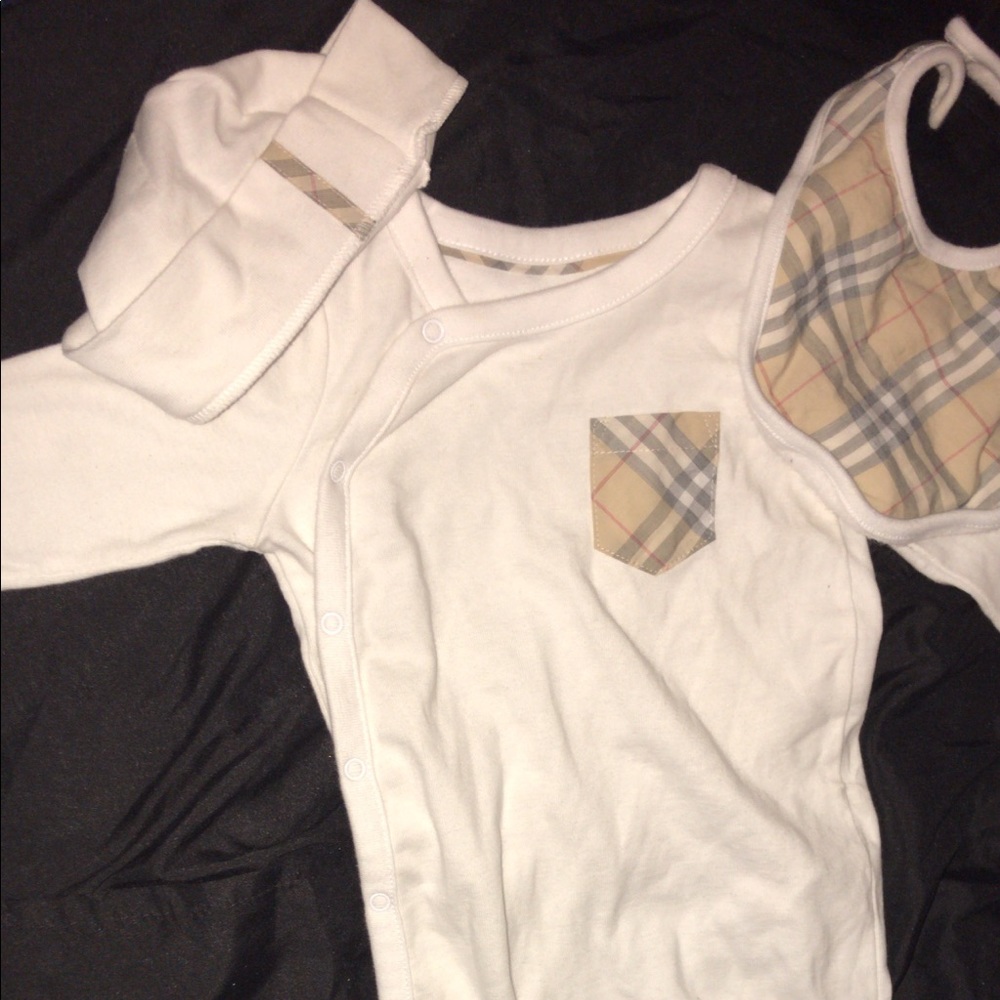 Baby boy Burberry onesie with hat and bib